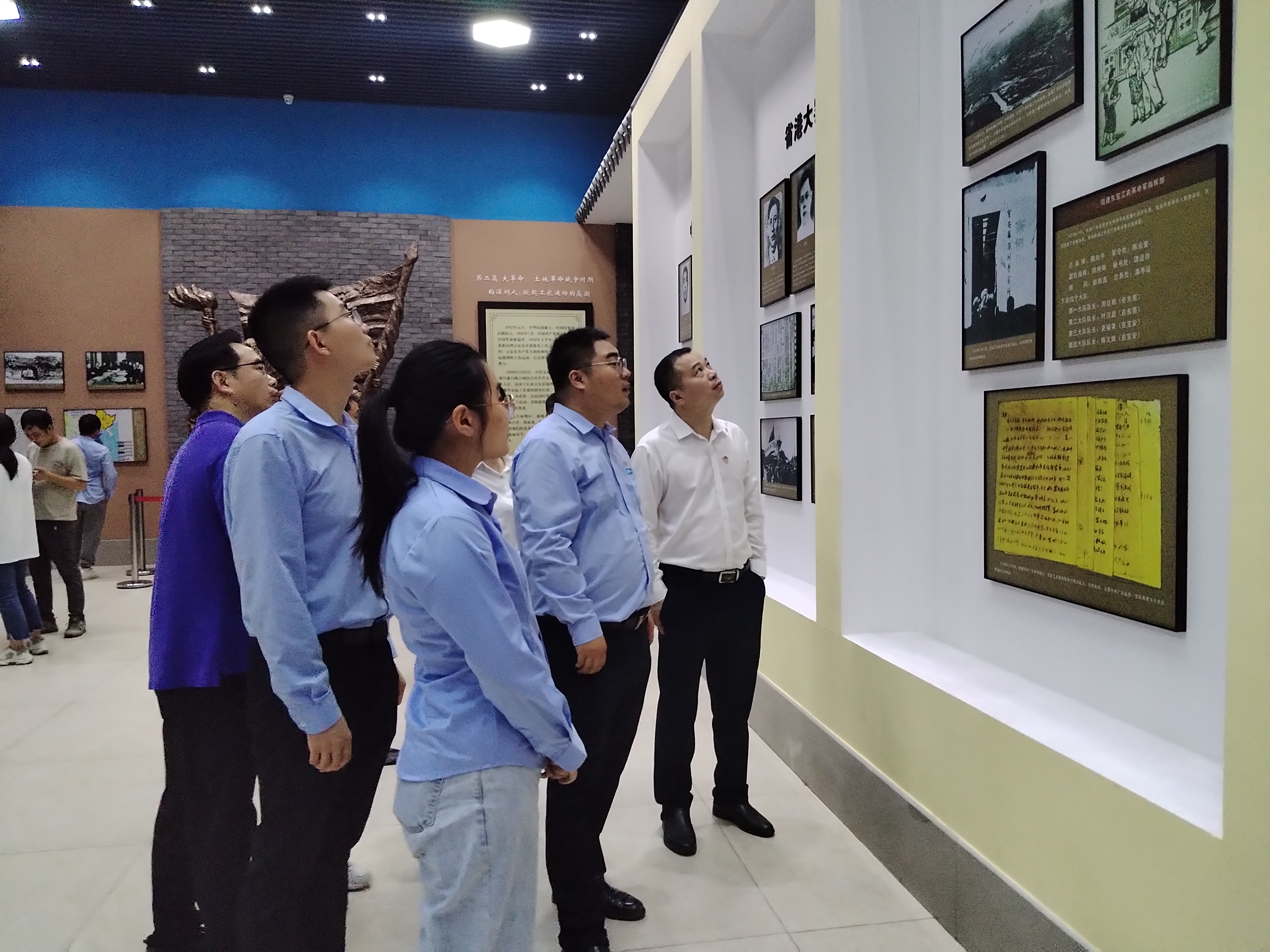 坂田南学校项目组织参观深圳革命烈士陵园.jpg 坂田南学校项目组织参观深圳革命烈士陵园.jpg