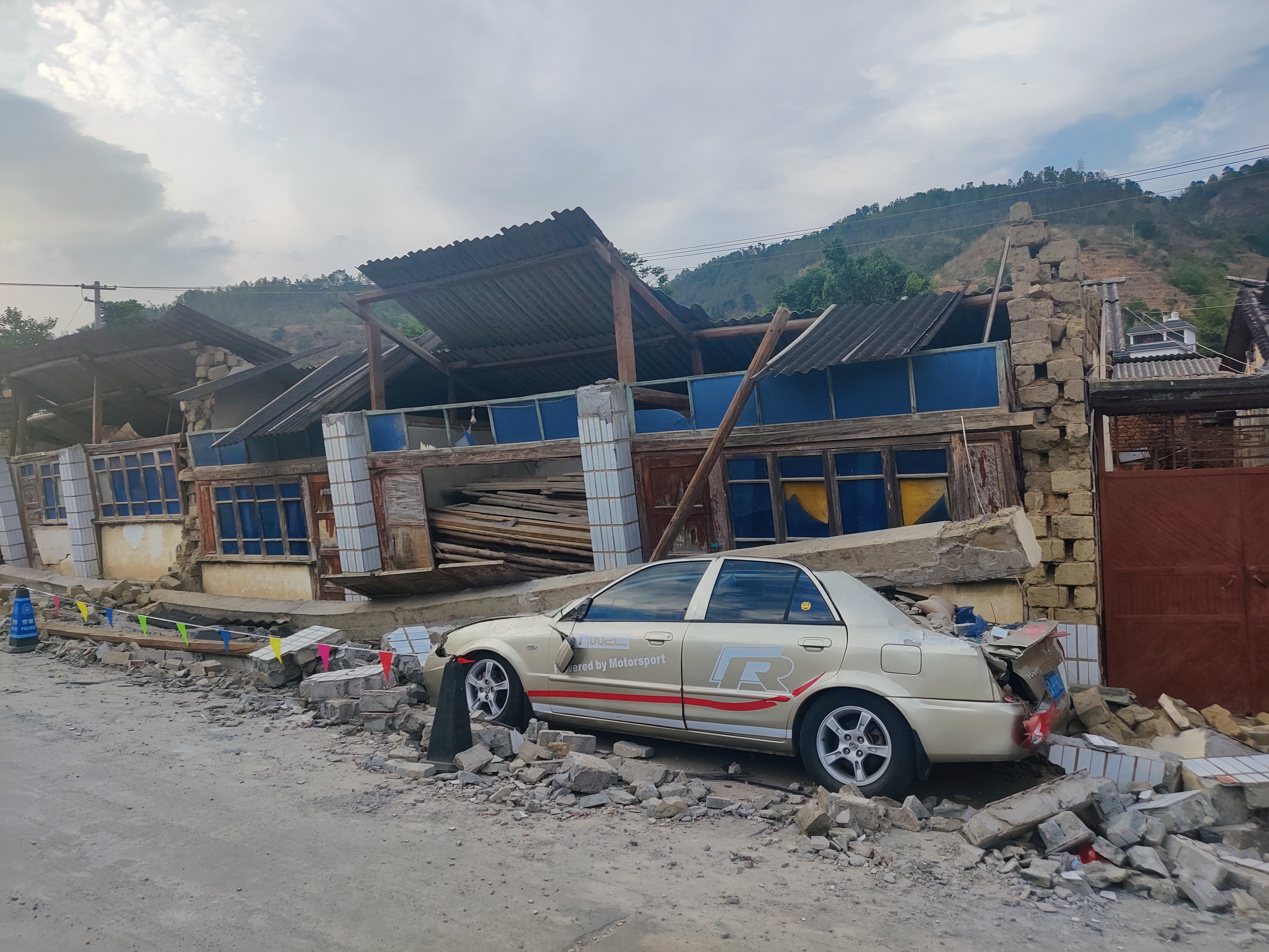 附图2:保山市瓦窑镇受灾现场.jpg 附图2:保山市瓦窑镇受灾现场.jpg